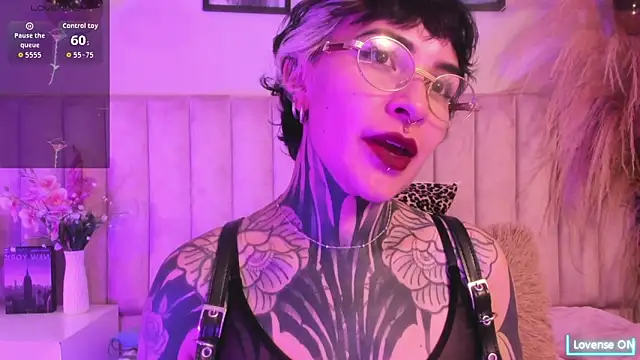 Snapshot of Luana_fiore chatting on April 12, 2026, 12:19 pm Luana fiore online show from April 12, 2026, 12:19 pm