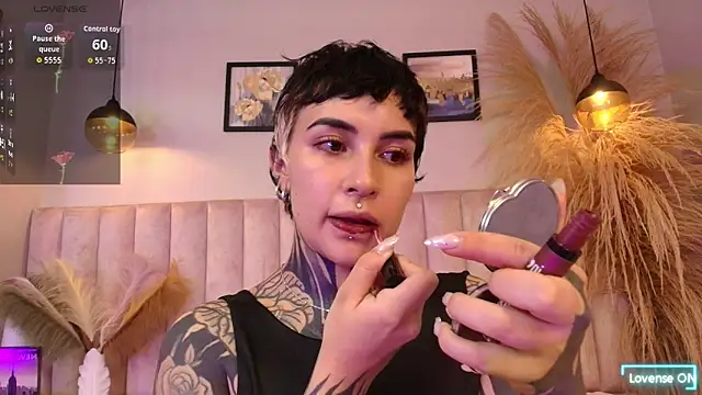 Snapshot of Luana_fiore chatting on April 15, 2026, 12:53 pm Luana fiore online show from April 15, 2026, 12:53 pm