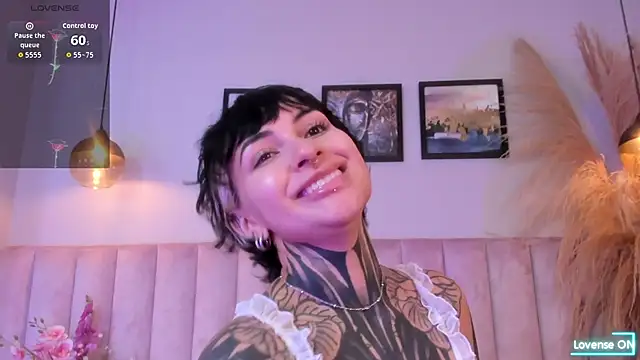 Snapshot of Luana_fiore chatting on April 11, 2026, 12:20 pm Luana fiore online show from April 11, 2026, 12:20 pm