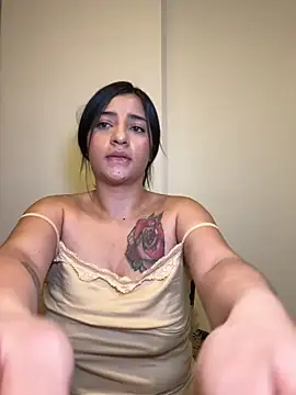 nicole bunny21 online show from April 14, 2026, 3:33 am