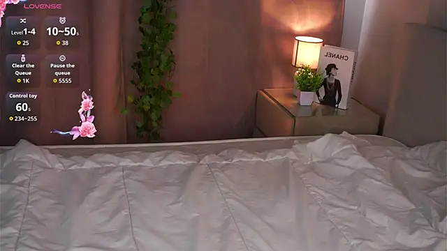 CandiceDossantos online show from April 12, 2026, 8:17 am