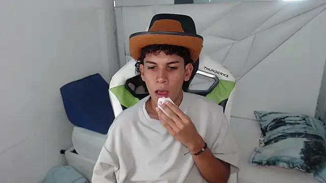 Taylorr junior  online show from April 2, 2026, 3:35 am