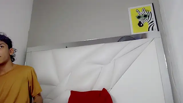 Taylorr junior  online show from April 15, 2026, 4:29 am