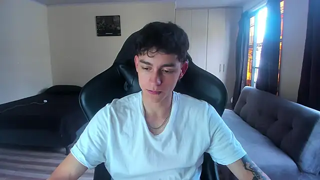 Luke Chill online show from April 4, 2026, 9:32 pm