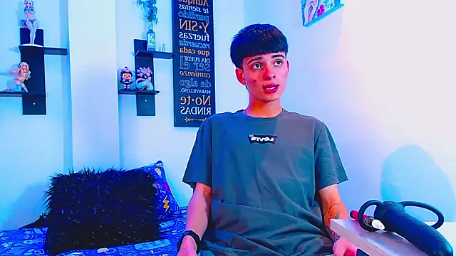 milo hot  online show from April 10, 2026, 10:50 pm