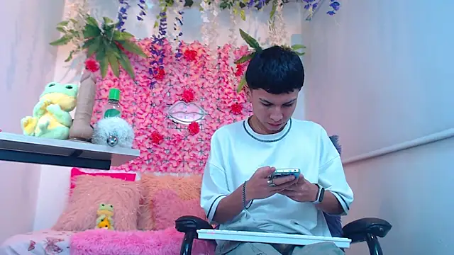 Thiagorincon22 online show from April 3, 2026, 6:25 pm