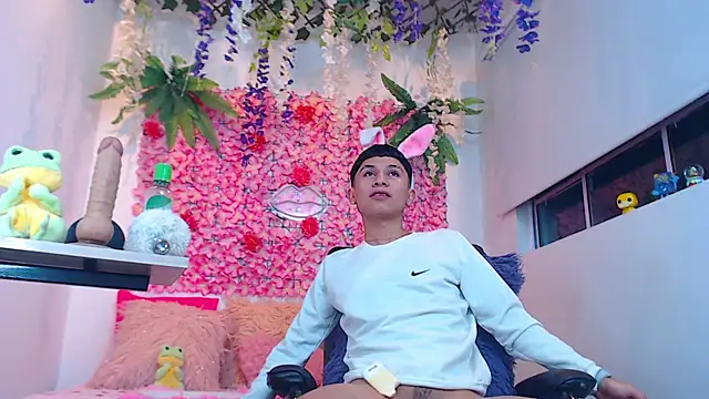 Thiagorincon22 online show from April 5, 2026, 3:02 am