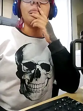 Violett Sykes online show from April 7, 2026, 1:18 am