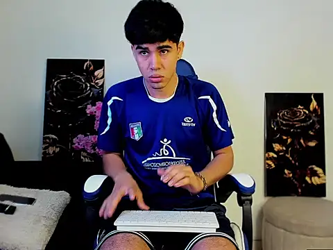 Snapshot of Andy_wood chatting on April 8, 2026, 4:41 pm Andy wood online show from April 8, 2026, 4:41 pm