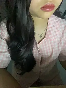 Rosecute11 online show from April 11, 2026, 10:41 am