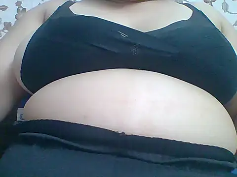 Snapshot of First_sexywoman chatting on April 17, 2026, 2:09 pm First sexywoman online show from April 17, 2026, 2:09 pm