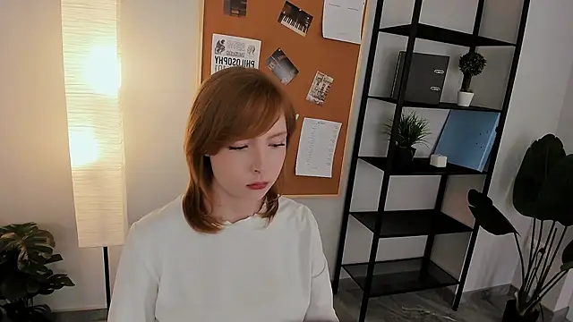 CherryCrushLove online show from April 13, 2026, 5:44 am