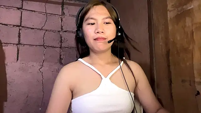 Snapshot of PeachyGlowBaby chatting on April 2, 2026, 9:16 am PeachyGlowBaby online show from April 2, 2026, 9:16 am