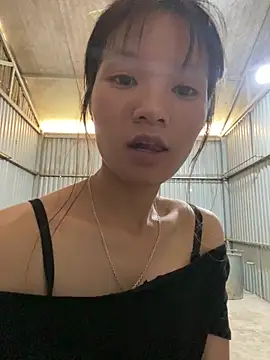 Elisa-a online show from April 13, 2026, 4:16 am