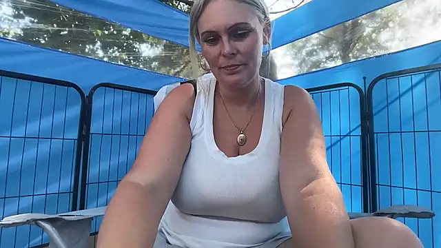 Snapshot of BustySwingingSlut chatting on July 13, 2026, 3:44 pm BustySwingingSlut online show from July 13, 2026, 3:44 pm