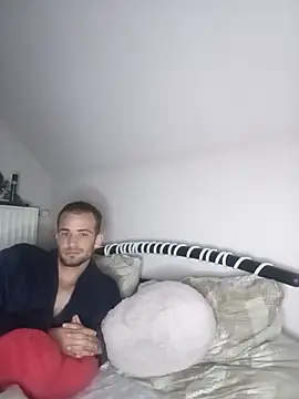 Fabika15 online show from April 18, 2026, 7:51 pm