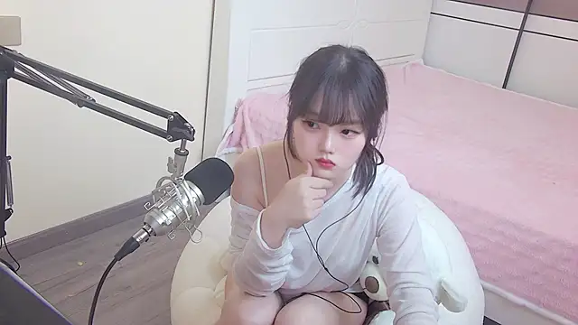 Snapshot of NINI531 chatting on April 14, 2026, 11:37 am NINI531 online show from April 14, 2026, 11:37 am