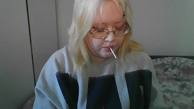 Elayne Sweet online show from April 18, 2026, 8:05 am