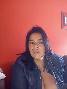 Snapshot of lucianamorocha chatting on June 2, 2026, 4:18 pm lucianamorocha online show from June 2, 2026, 4:18 pm