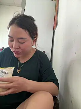 Snapshot of Lina-Naughty chatting on April 4, 2026, 7:59 am Lina-Naughty online show from April 4, 2026, 7:59 am