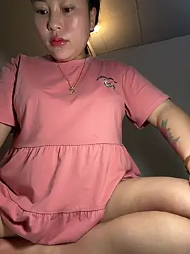 Snapshot of Lina-Naughty chatting on June 6, 2026, 6:18 am Lina-Naughty online show from June 6, 2026, 6:18 am