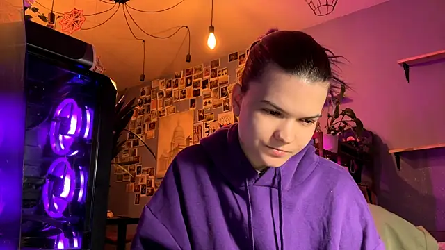 DarylLarrow online show from April 2, 2026, 6:14 pm