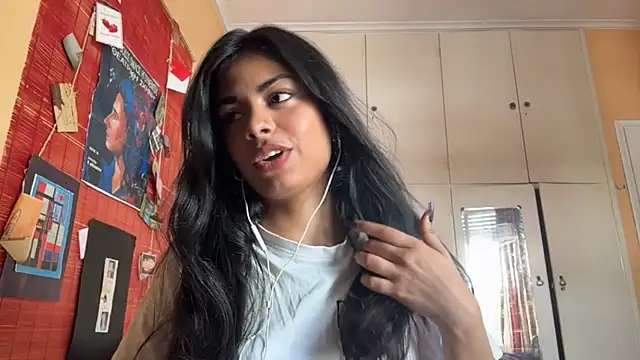 JenniRoutt online show from April 8, 2026, 11:22 am