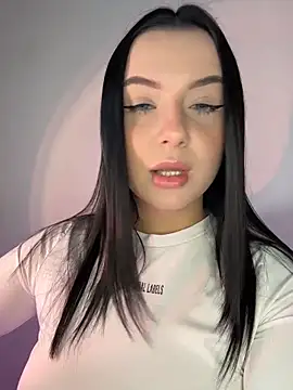 L0LA XO online show from April 18, 2026, 2:19 pm