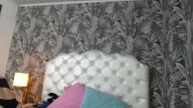 Snapshot of ViviJones chatting on May 28, 2026, 7:20 pm ViviJones online show from May 28, 2026, 7:20 pm