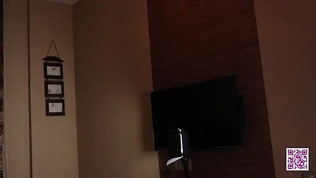 MellowEva online show from April 15, 2026, 7:58 pm