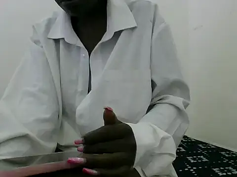 Thandiwe2003 online show from April 13, 2026, 5:17 pm