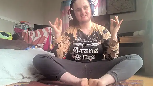 knottyn3bulara online show from April 13, 2026, 7:40 pm