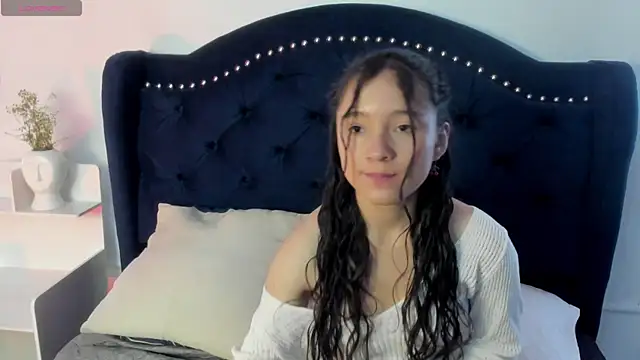 Snapshot of Honney_Bunny18 chatting on April 8, 2026, 2:40 pm Honney Bunny18 online show from April 8, 2026, 2:40 pm