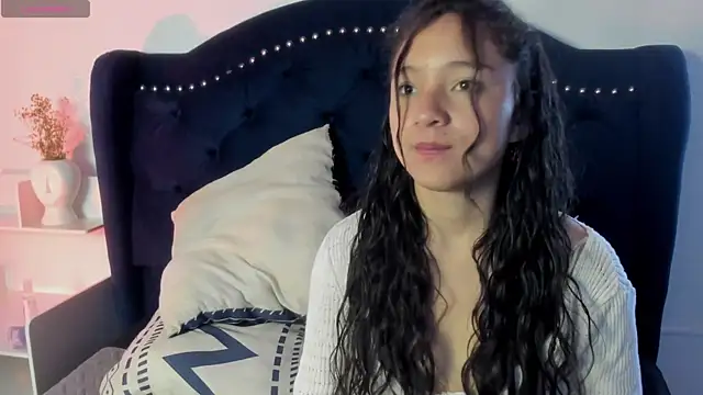 Snapshot of Honney_Bunny18 chatting on April 5, 2026, 2:35 pm Honney Bunny18 online show from April 5, 2026, 2:35 pm