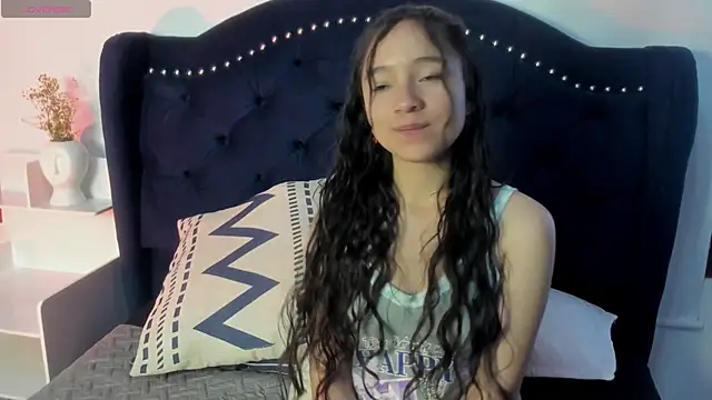 Snapshot of Honney_Bunny18 chatting on April 6, 2026, 2:29 pm Honney Bunny18 online show from April 6, 2026, 2:29 pm