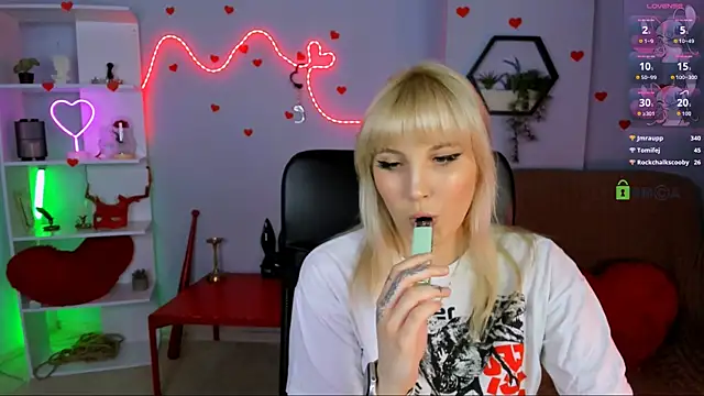 marta smith1 online show from April 16, 2026, 9:04 pm