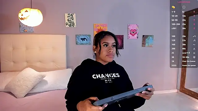 Melaniaa Roussee online show from April 16, 2026, 2:56 am