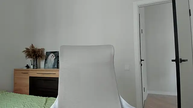 mooony light online show from April 10, 2026, 8:43 am