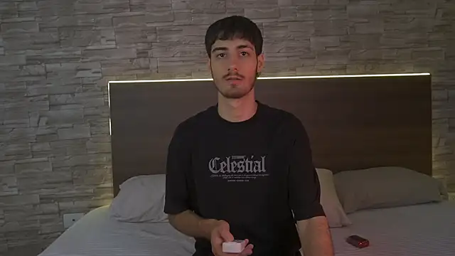 Enzo Crown online show from April 4, 2026, 6:58 pm