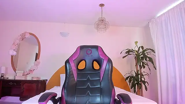 AlinaSimmons online show from May 7, 2026, 3:26 pm