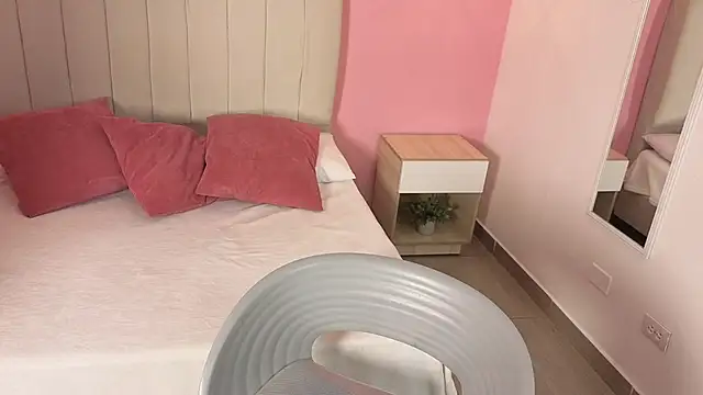 Snapshot of jhan_vassilis chatting on April 7, 2026, 11:12 am jhan vassilis online show from April 7, 2026, 11:12 am