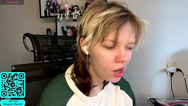 MadalynNosel online show from April 11, 2026, 7:05 am