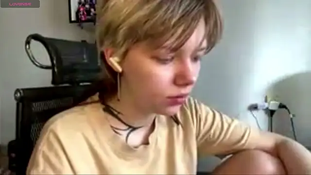 MadalynNosel online show from April 12, 2026, 7:11 am