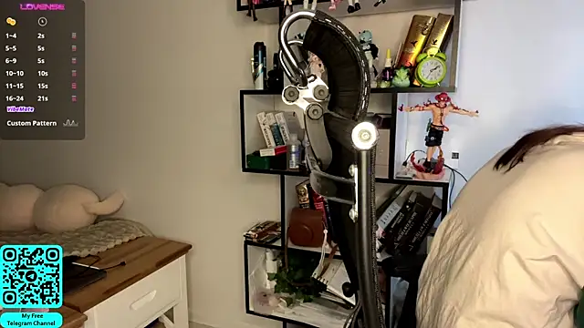 MadalynNosel online show from April 14, 2026, 7:02 am