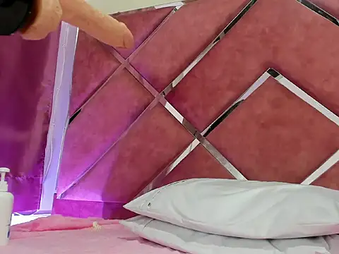 Snapshot of SofiaMendez1_ chatting on April 5, 2026, 3:24 am SofiaMendez1 online show from April 5, 2026, 3:24 am