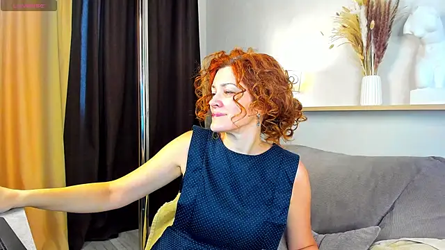 Julia Suny online show from June 8, 2026, 1:00 am