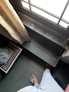 yourruru online show from April 28, 2026, 7:57 am