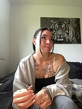 zoeelinks online show from April 17, 2026, 9:45 am