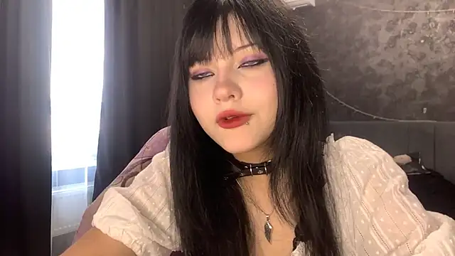 EmilyEmbears online show from April 14, 2026, 5:56 am