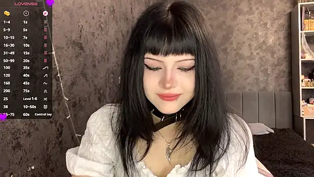 EmilyEmbears online show from June 9, 2026, 4:57 am